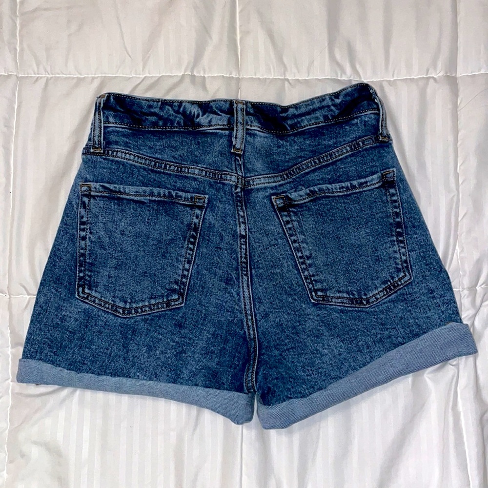 Shorts - Picture 2 of 3